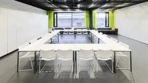 Kokoustilat suorakulmiomuodostelmassa