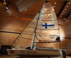 Sydneyn olympialaisissa vuonna 2000 kisaillut 49er Vellamon Venehallissa.